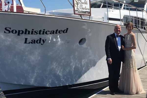 Just married! A couple on a Chicago luxury yacht rental cruise